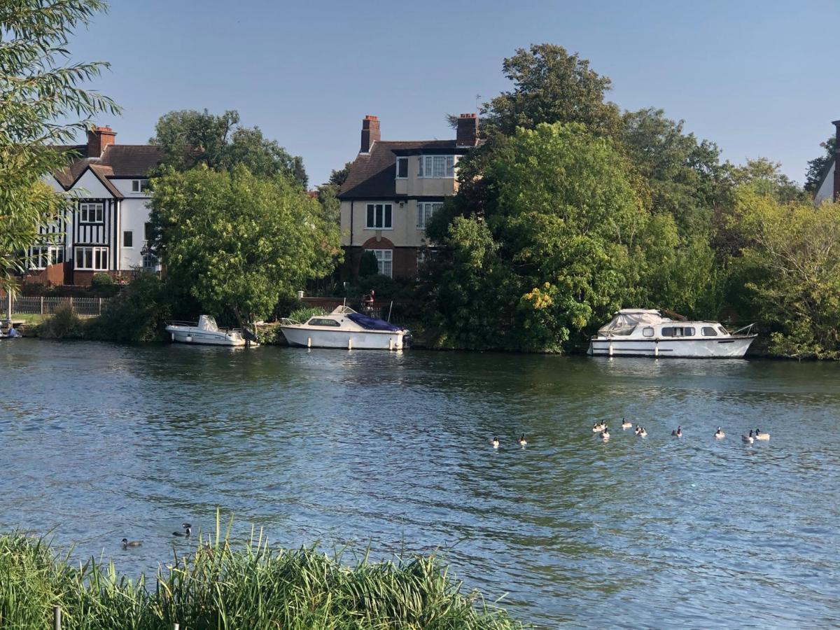 Private Room - The River Room At Burway House On The River Thames Chertsey Exterior photo